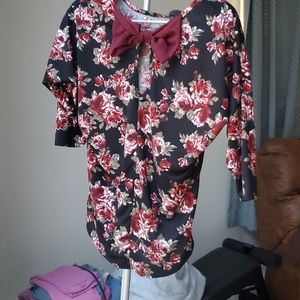 Rue 21 Floral Top With Bow Keyhole Back
